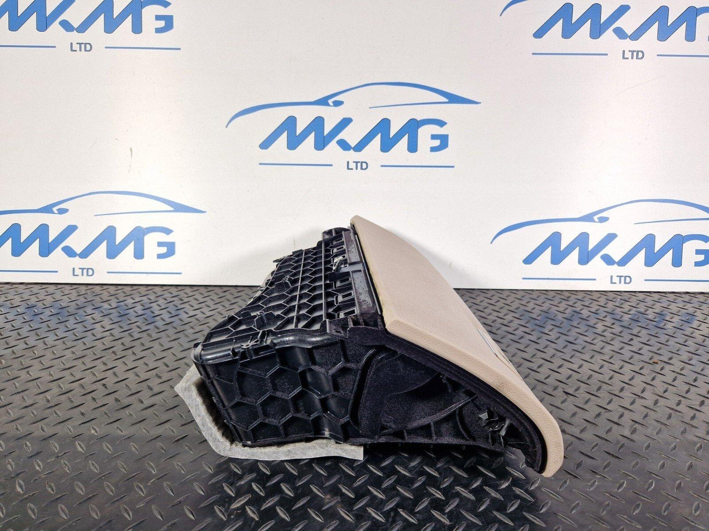 12-18 BMW 3 SERIES F30 F31 GENUINE GLOVE BOX IN BEIGE COLOUR 9227250