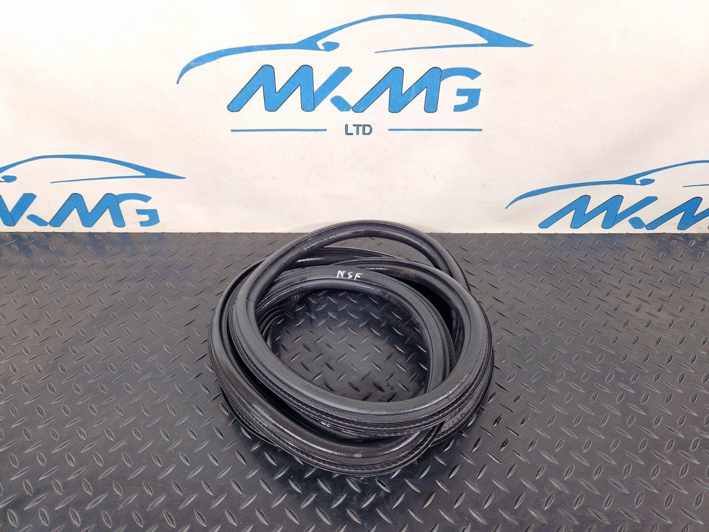 16-19 AUDI A4 AVANT B9 3.0 S-LINE GENUINE LEFT SIDE DOOR RUBBER SEAL 8W9833721