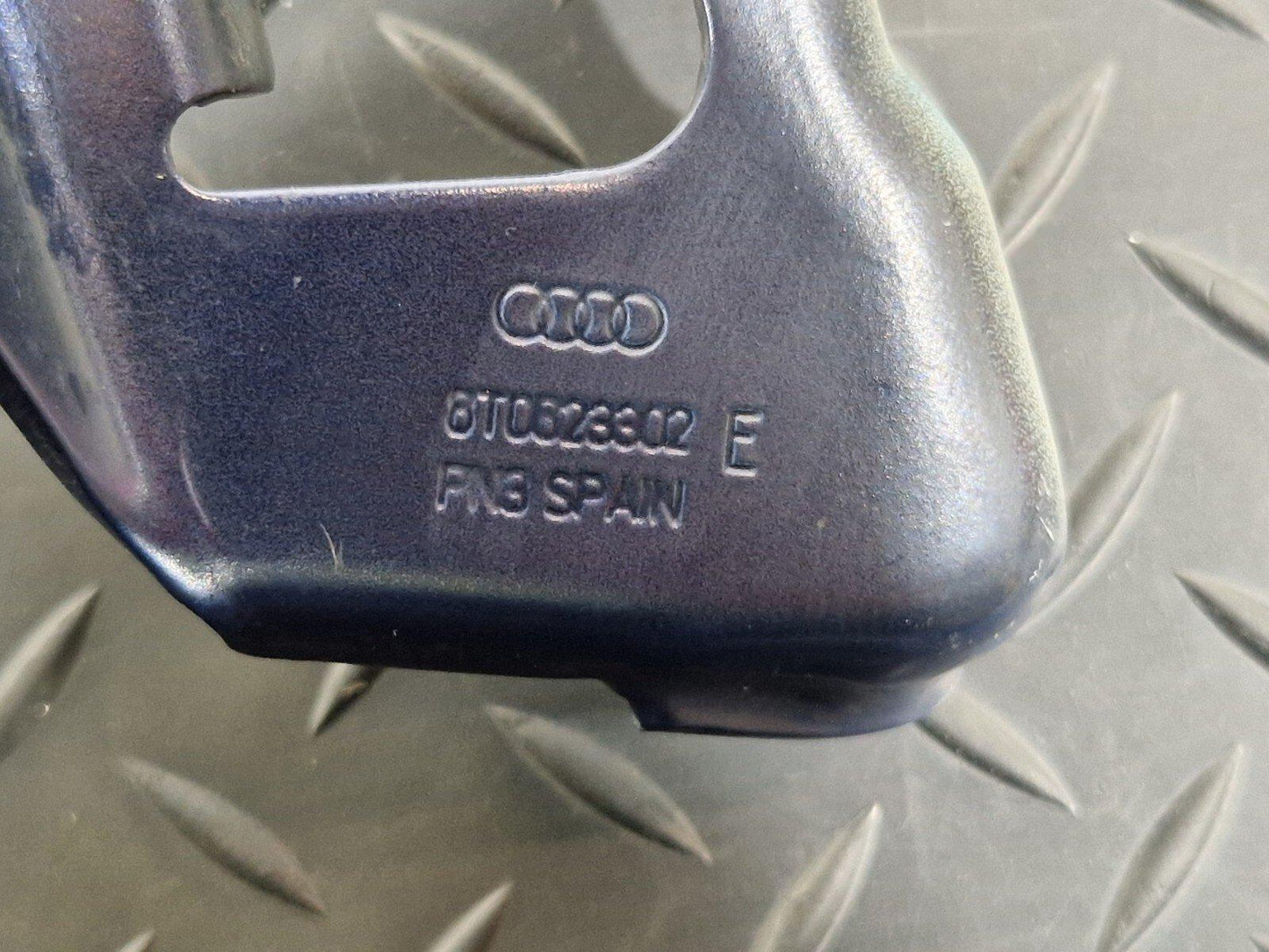 12-17 AUDI S5 CONVERTIBLE FRONT RIGHT BONNET HOOD HINGE IN BLUE 8T0823302E
