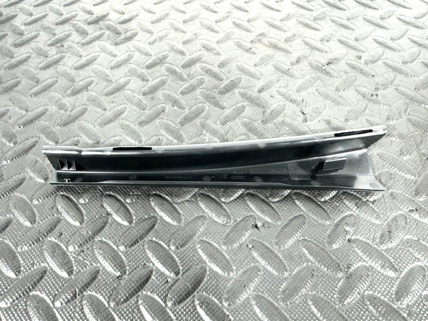 16-19 AUDI A4 B9 AVANT GENUINE RIGHT DRIVER SIDE A PILLAR BRACKET 8W0868204