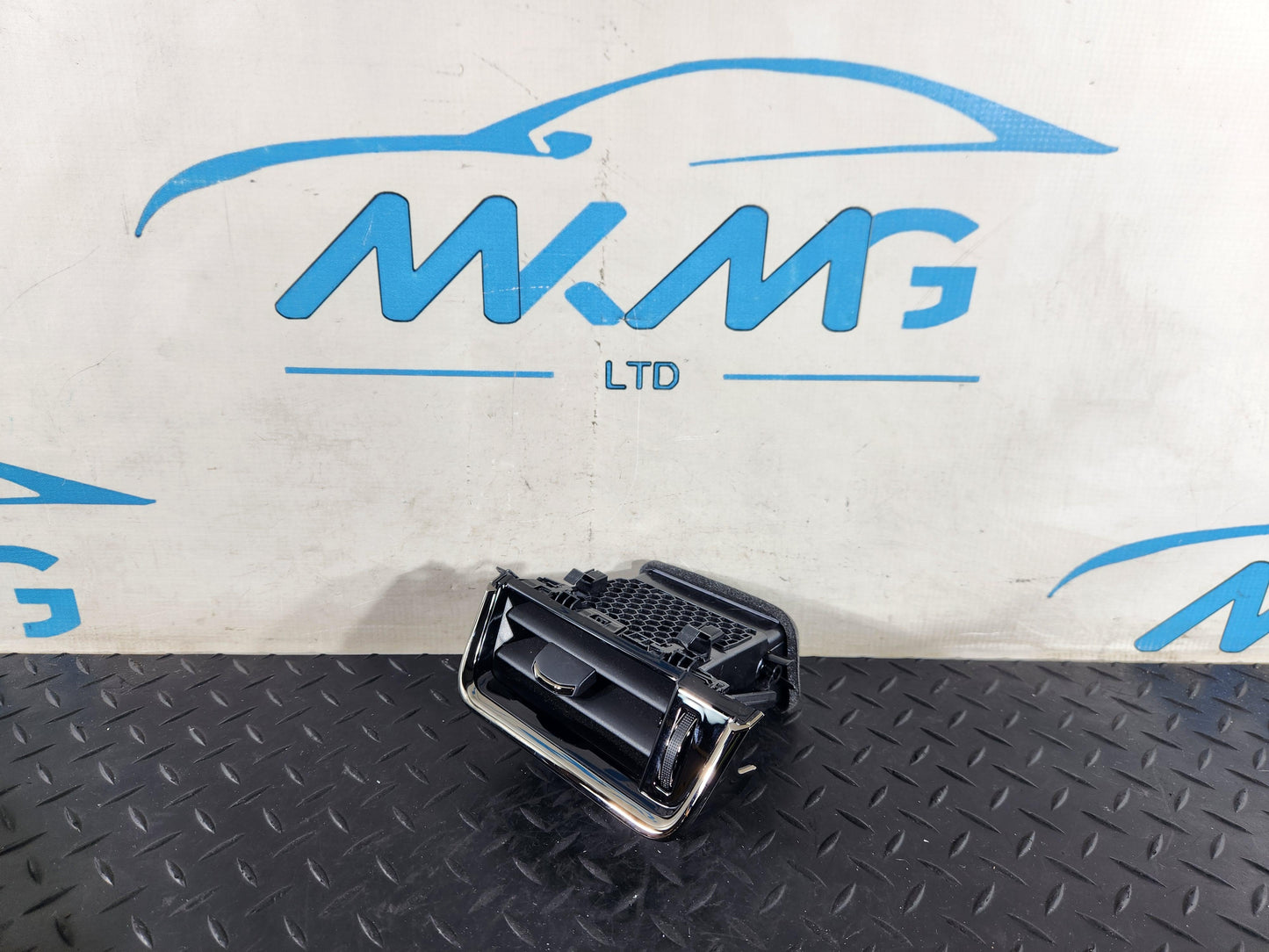 Land Rover Range Rover Evoque L551 Passenger Side Dashboard Vent R8D2018B09AA