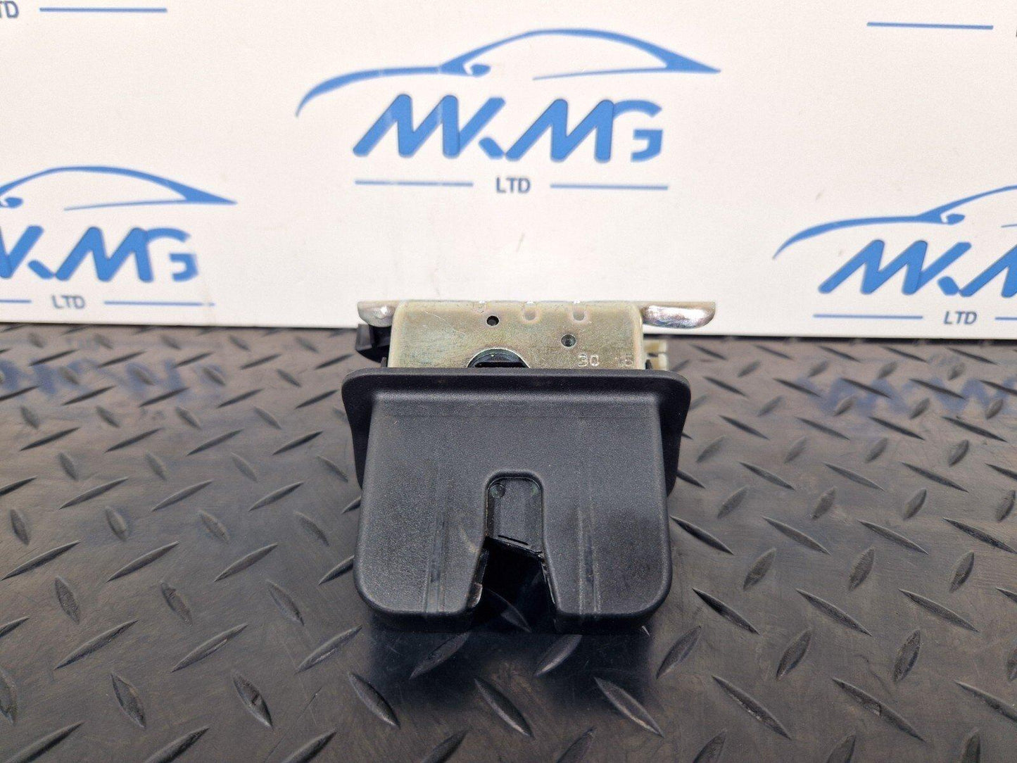 16-19 AUDI A4 B9 SALOON GENUINE TAILGATE LOCK MECHANISM OEM 3G0827503A