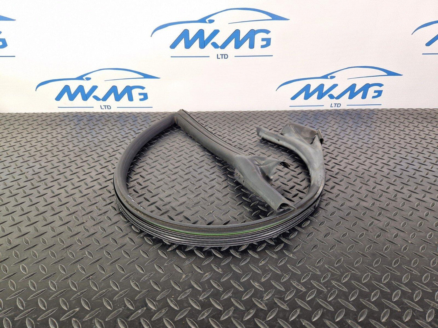 15-18 AUDI A7 4G GENUINE OEM FRONT LEFT  N/S UPPER DOOR RUBBER SEAL 4G8845353J