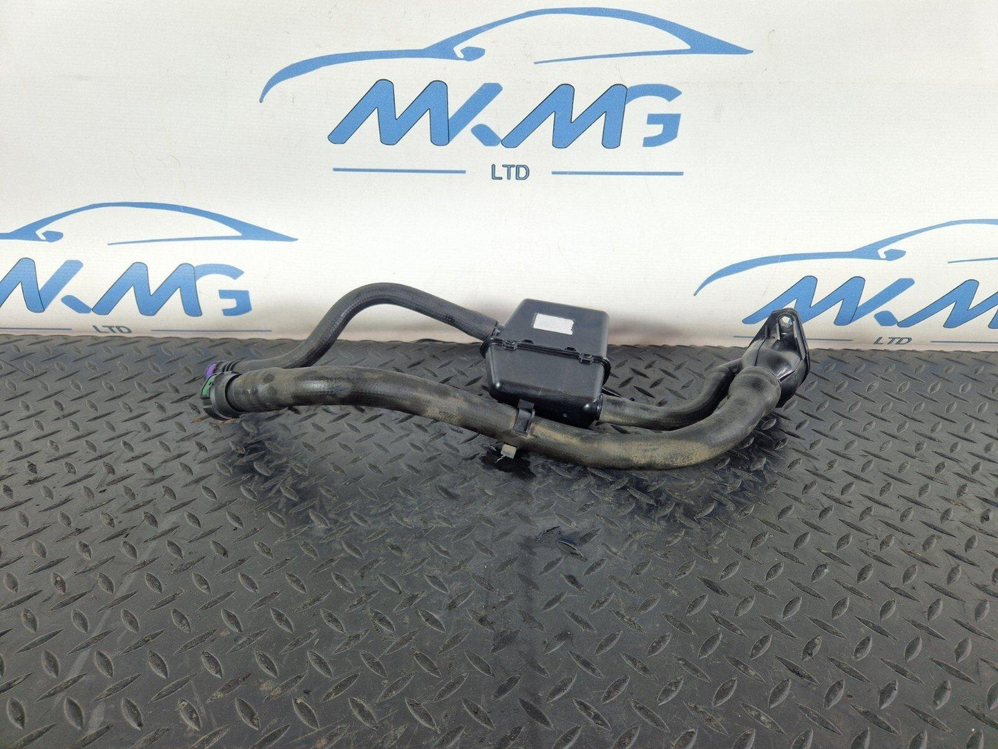 16-19 AUDI A4 B9 GENUINE ADBLUE TANK FILLING HOSES 8W0131963