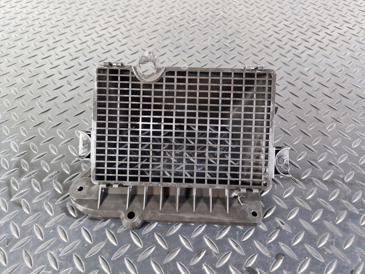 16-19 AUDI A4 B9 S-LINE GENUINE FRONT AIR INTAKE DUCT VENT 8W2819904A