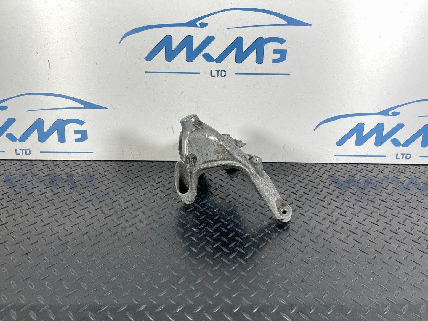 16-23 AUDI A5 F5 SPORTBACK LEFT N/S ENGINE MOUNT BRACKET & BEARING 4M0199307AD