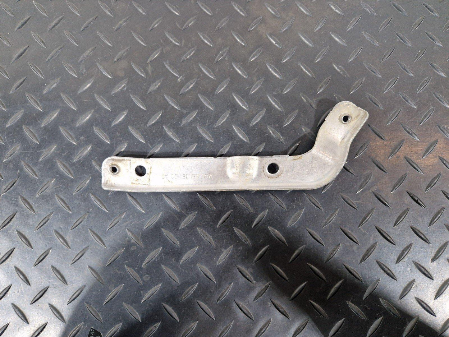 18-ON MERCEDES BENZ SPRINTER W907 STARTER MOUNT SUPPORT BRACKET A6511510040