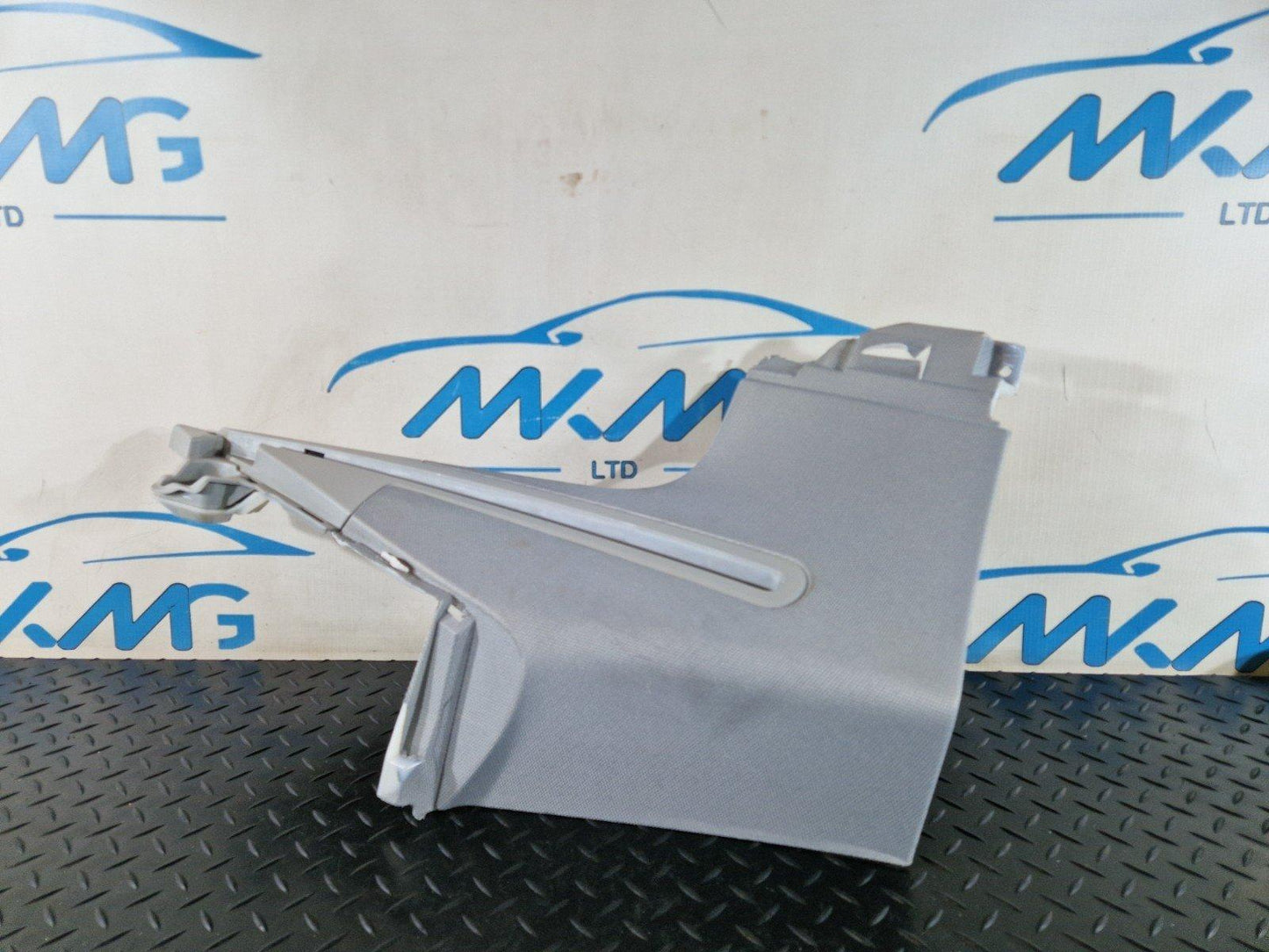 16-19 AUDI A4 B9 ESTATE GENUINE REAR LEFT SIDE D PILLAR GREY TRIM 8W9867245D