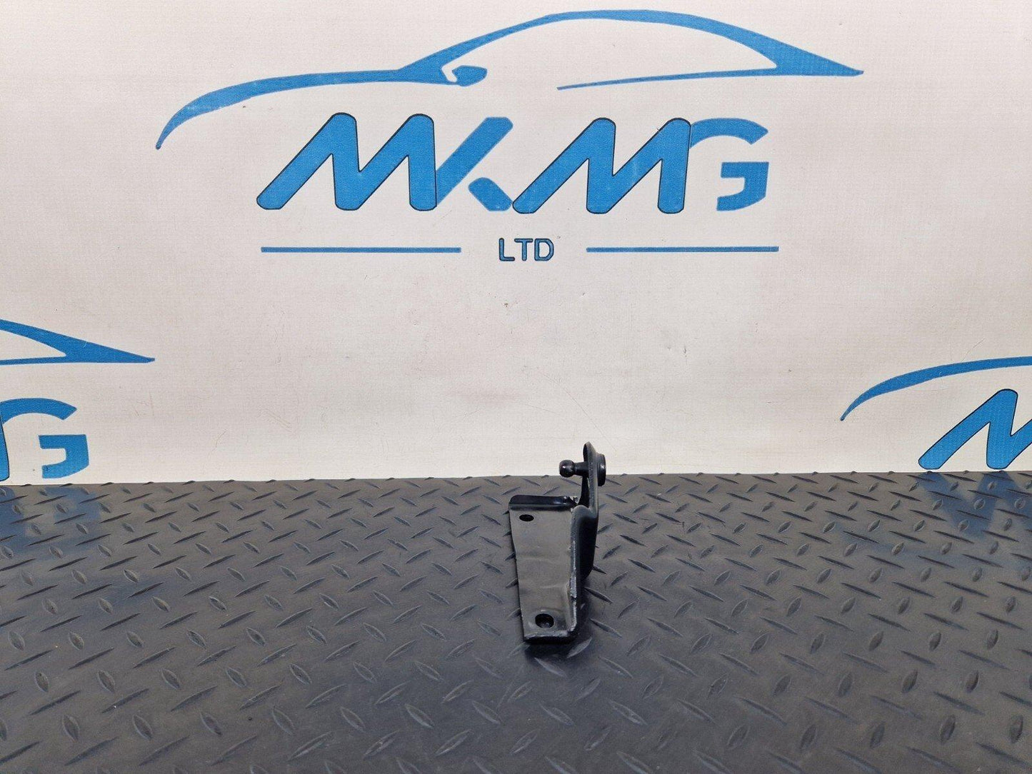 14-23 MERCEDES BENZ VITO W447 OEM REAR RIGHT O/S TAILGATE STRUT BRACKET HOLDER