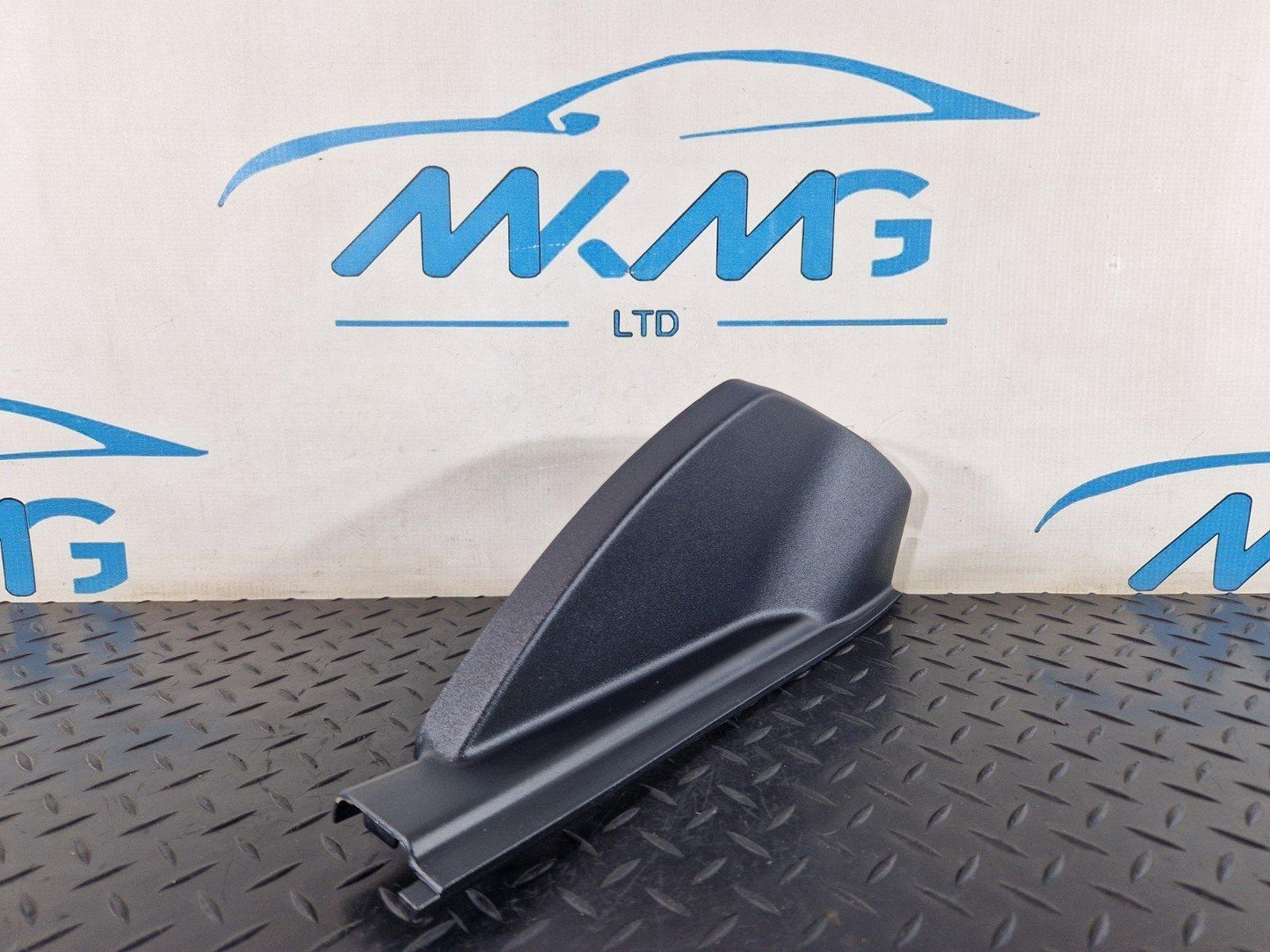 11-19 MERCEDES BENZ ML W166 GENUINE DASHBOARD RIGHT O/S TRIM COVER A1666800407