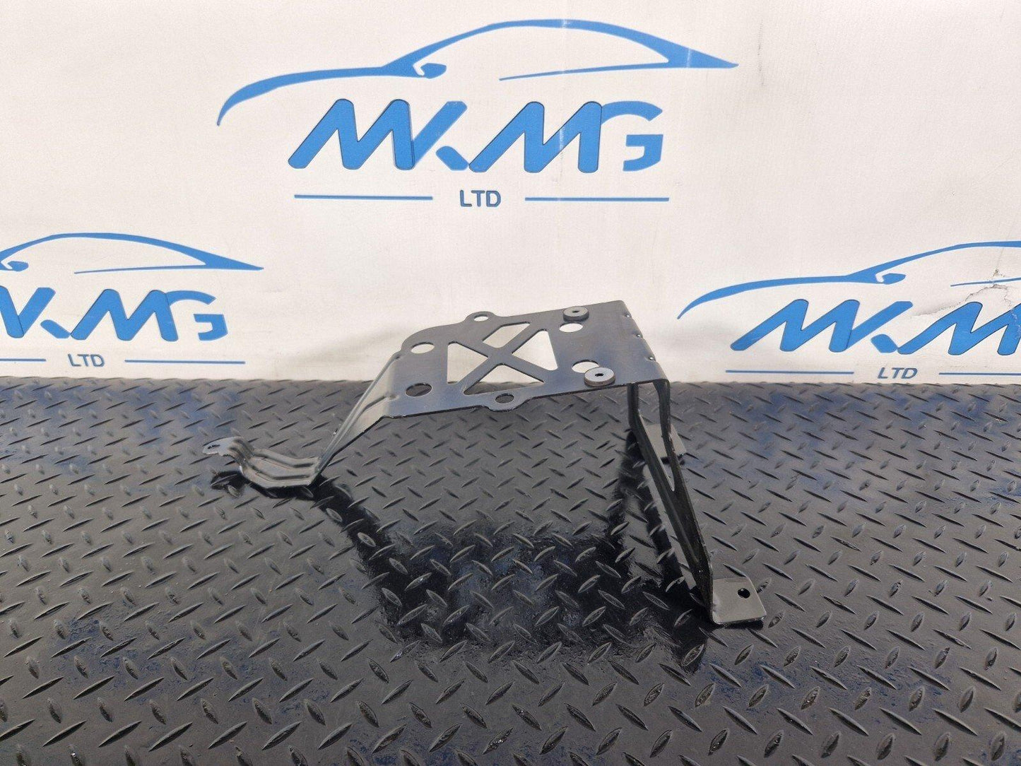 19-ON MERCEDES BENZ CLA C118 GENUINE HEATER MATRIX BRACKET HOLDER A2475010300