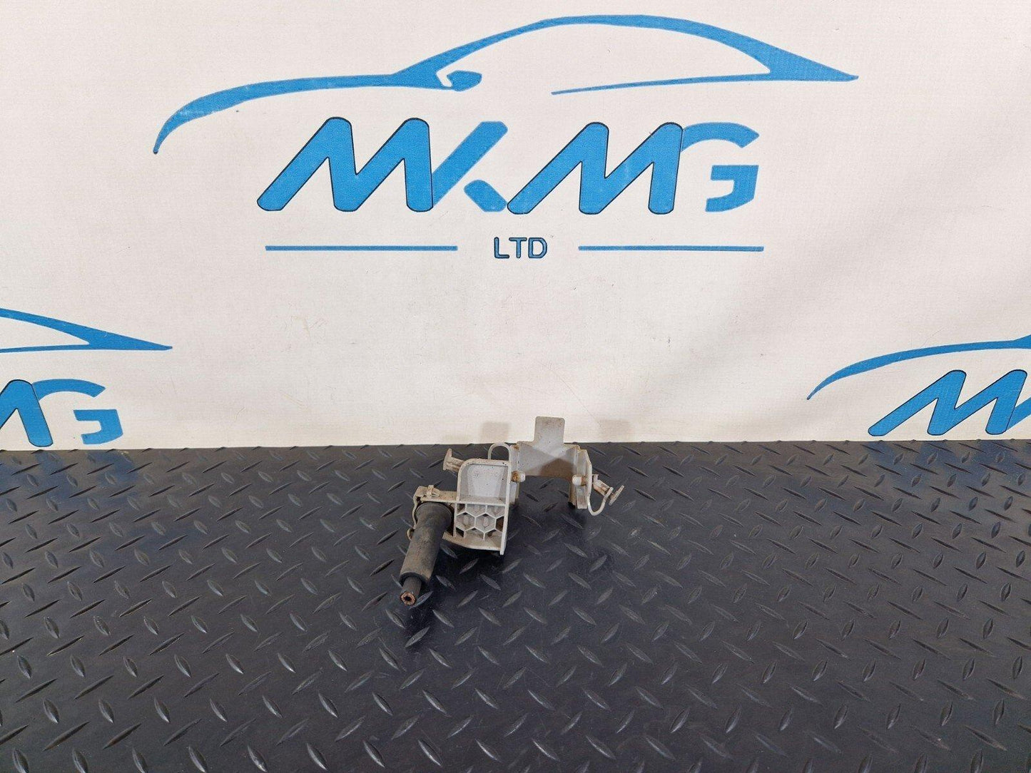 14-19 MERCEDES BENZ GLA X15GENUINE OEM BRAKE PIPE CLAMP BRACKET A1764210194
