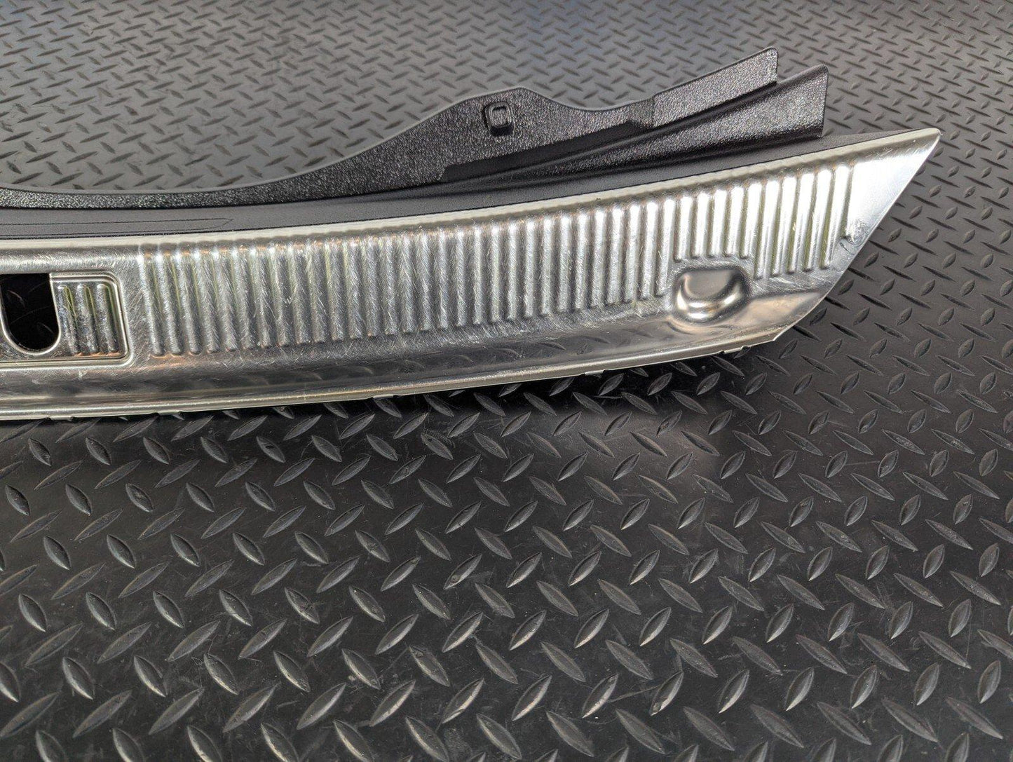 10-17 AUDI A8 4H REAR BOOT CHROME LOADING COVER PANEL TRIM 4H0863471