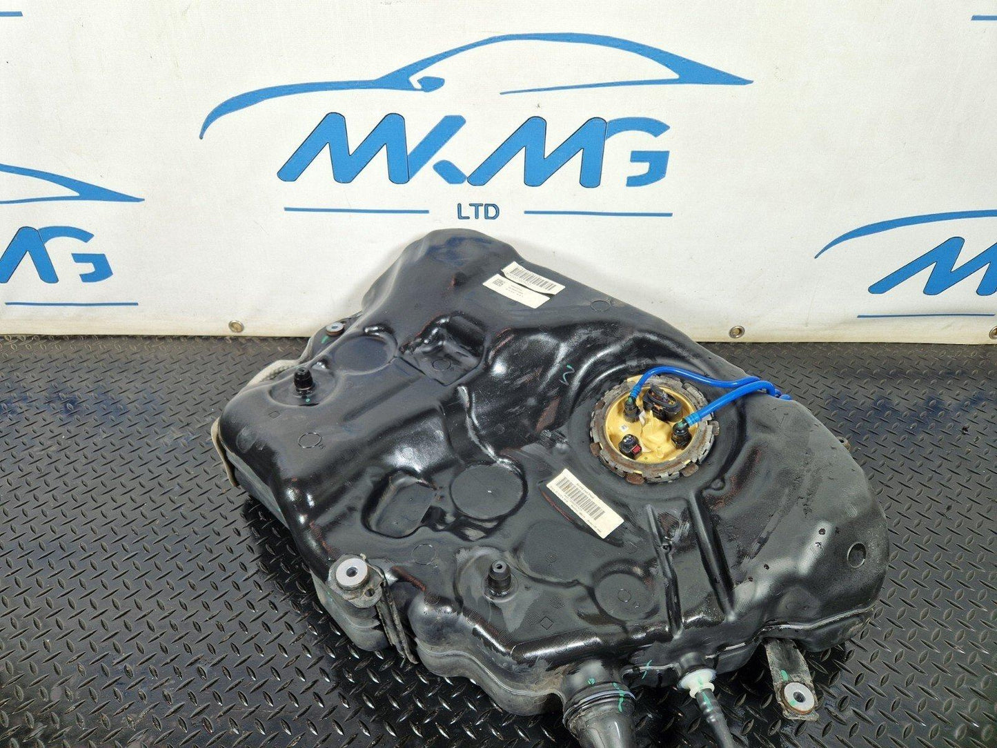16-19 AUDI A4 B9 DIESEL FUEL TANK WITH PUMP 8W0201021CG