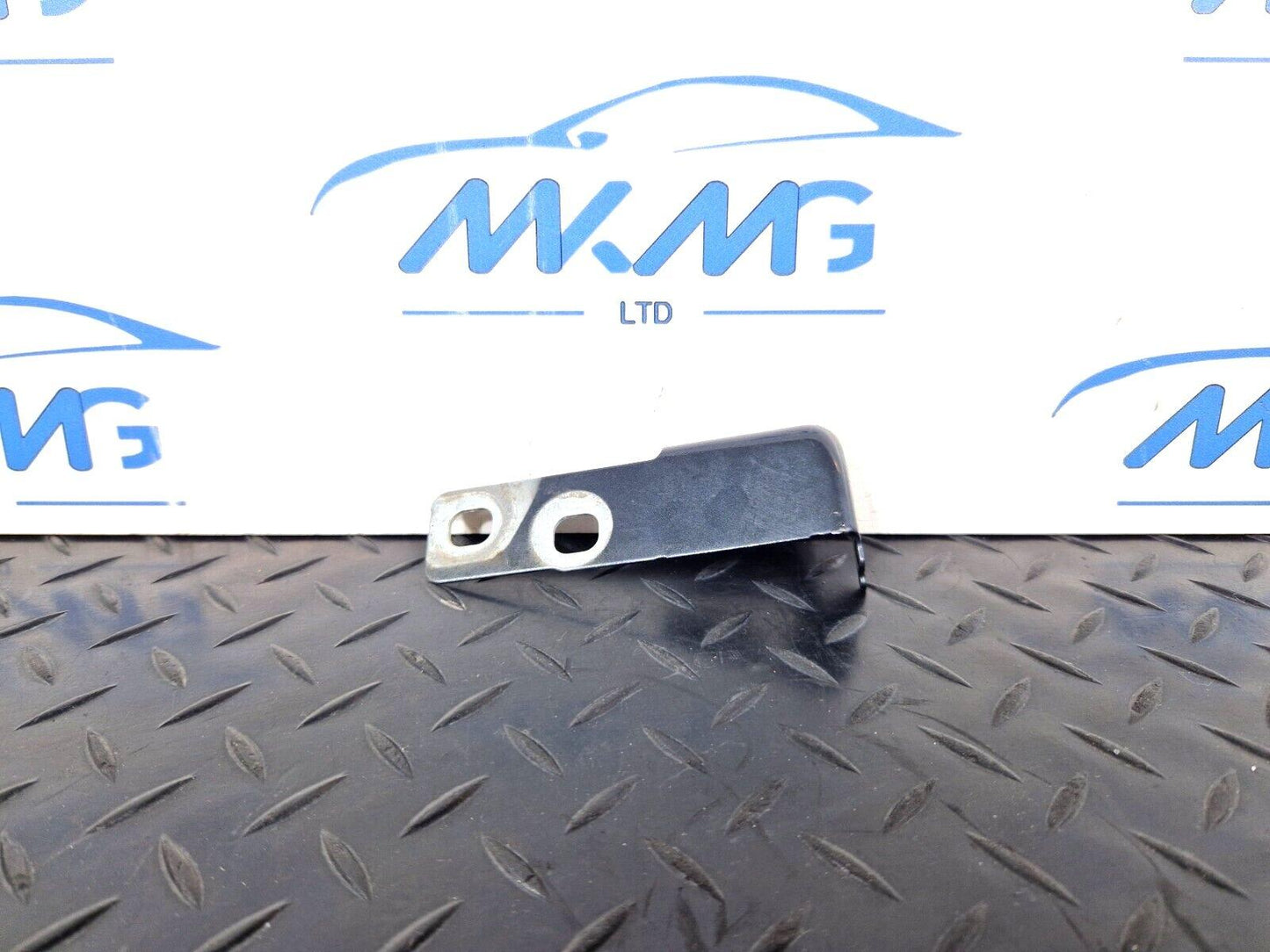 16-19 AUDI A4 AVANT B9 S-LINE GENUINE FRONT DRIVER SIDE WING BRACKET 8W0821434B