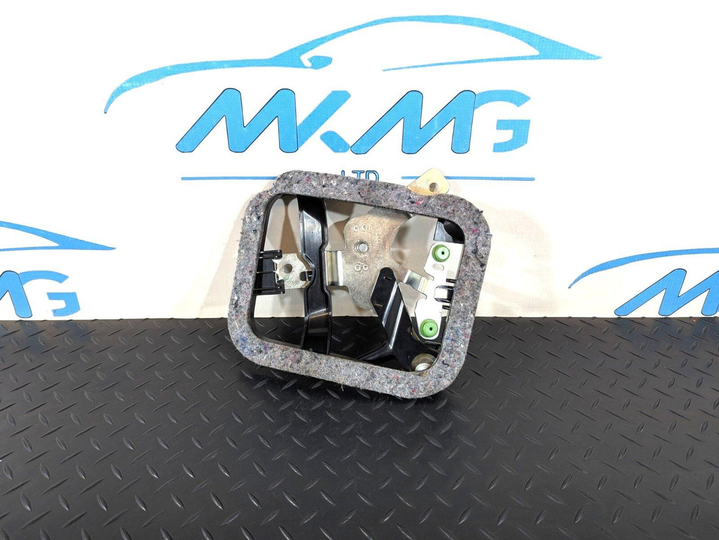 16-22 BMW X1 F48 GENUINE OEM MIDDLE SECTION SEAT BELT BRACKET MOUNT 6442701