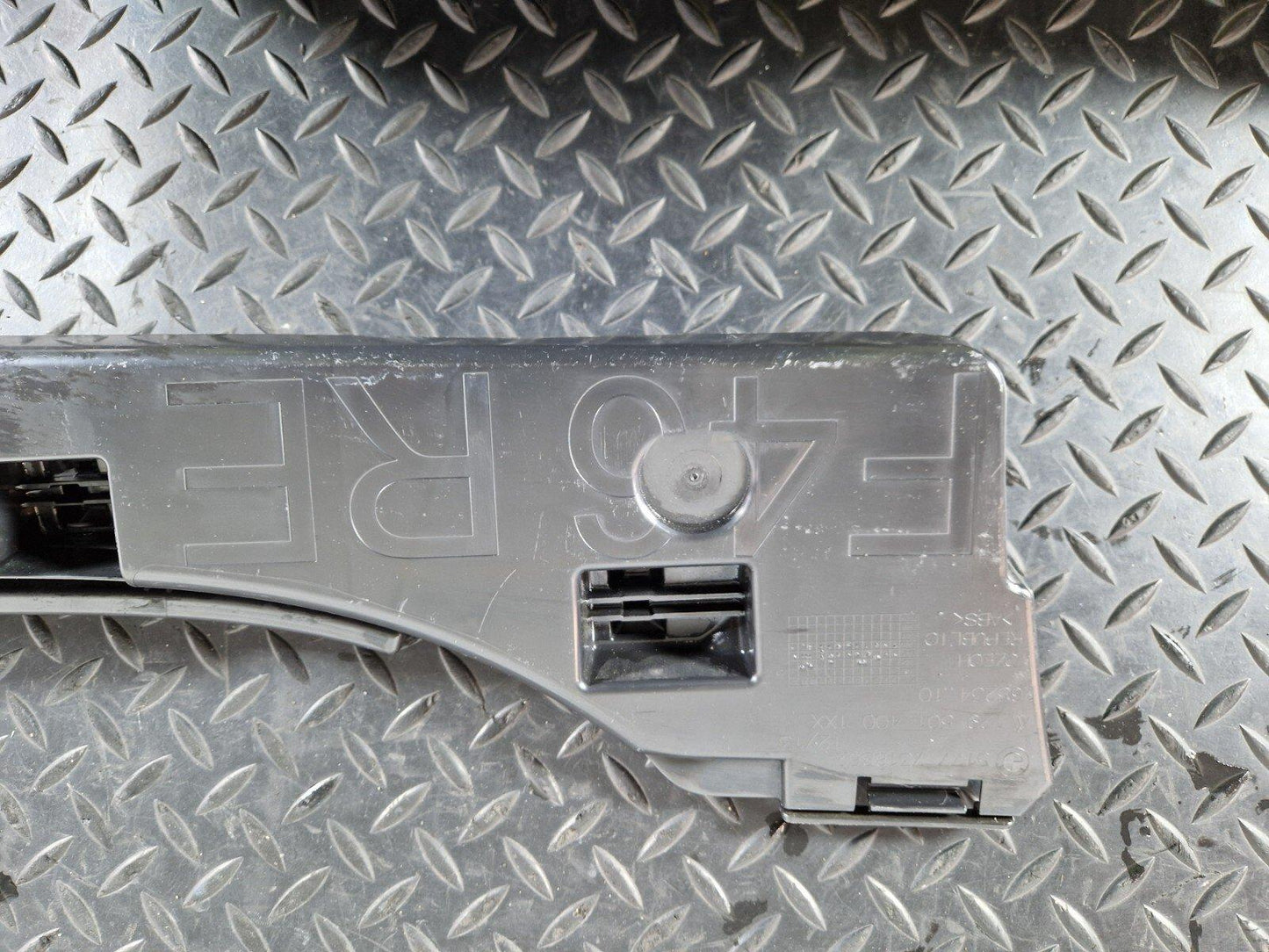 14-21 BMW 2 SERIES GRAN TOURER F46 GENUINE REAR RIGHT SIDE SKIRT BRACKET 7318862