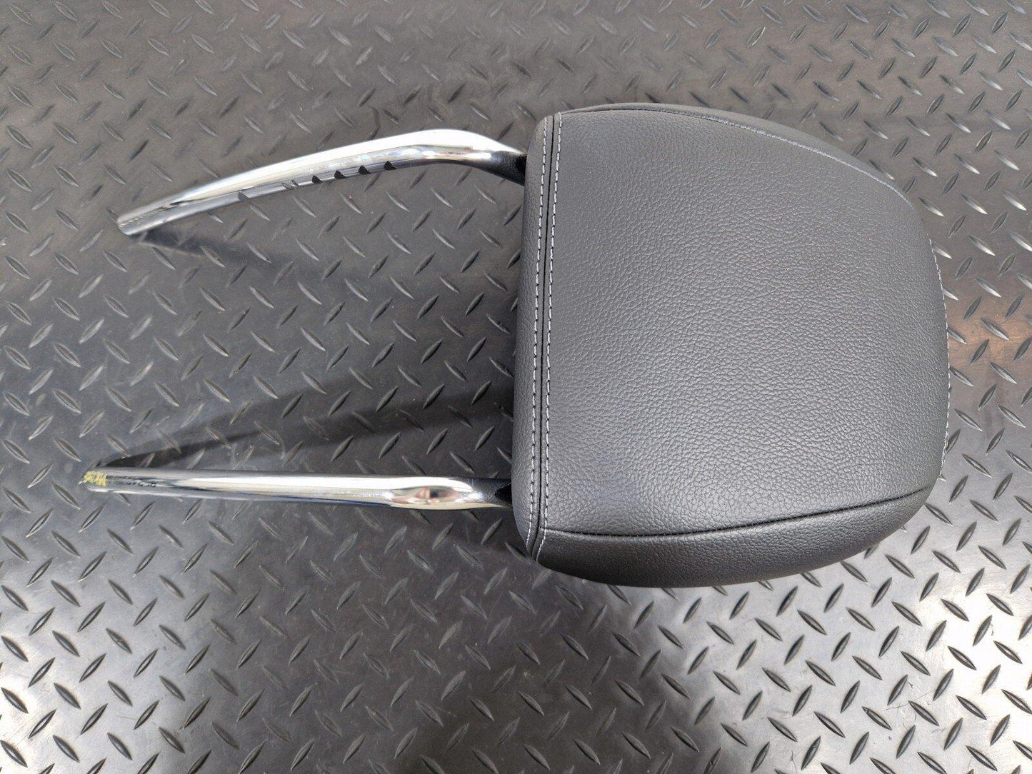 14-20 MERCEDES BENZ GLA200 X156 GENUINE FRONT SEAT HEADREST FITS LEFT & RIGHT