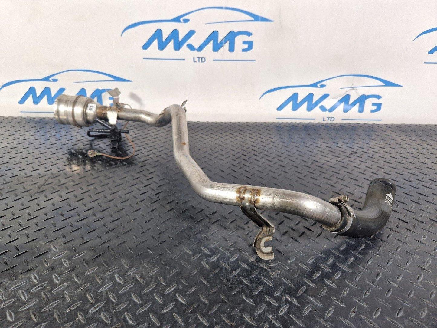 19-ON MERCEDES BENZ CLA250e C118 GENUINE FUEL FILLER PIPE A1184700900
