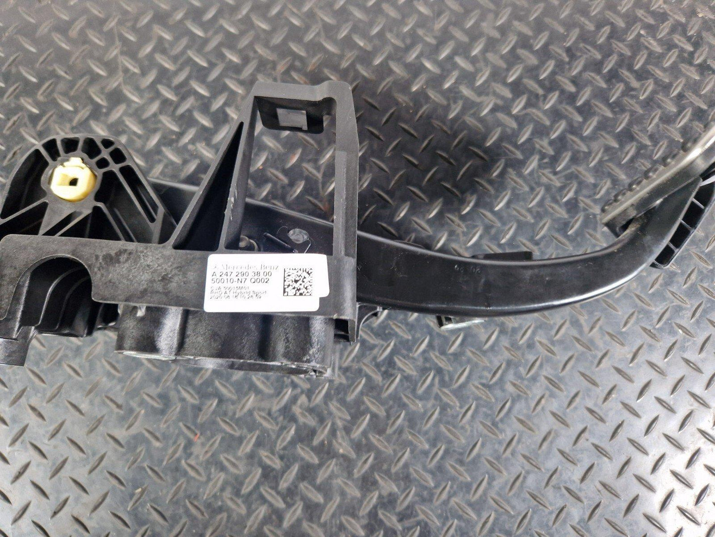 19-ON MERCEDES BENZ A CLASS EQ W177 ELECTRIC BRAKE PEDAL A2472903800