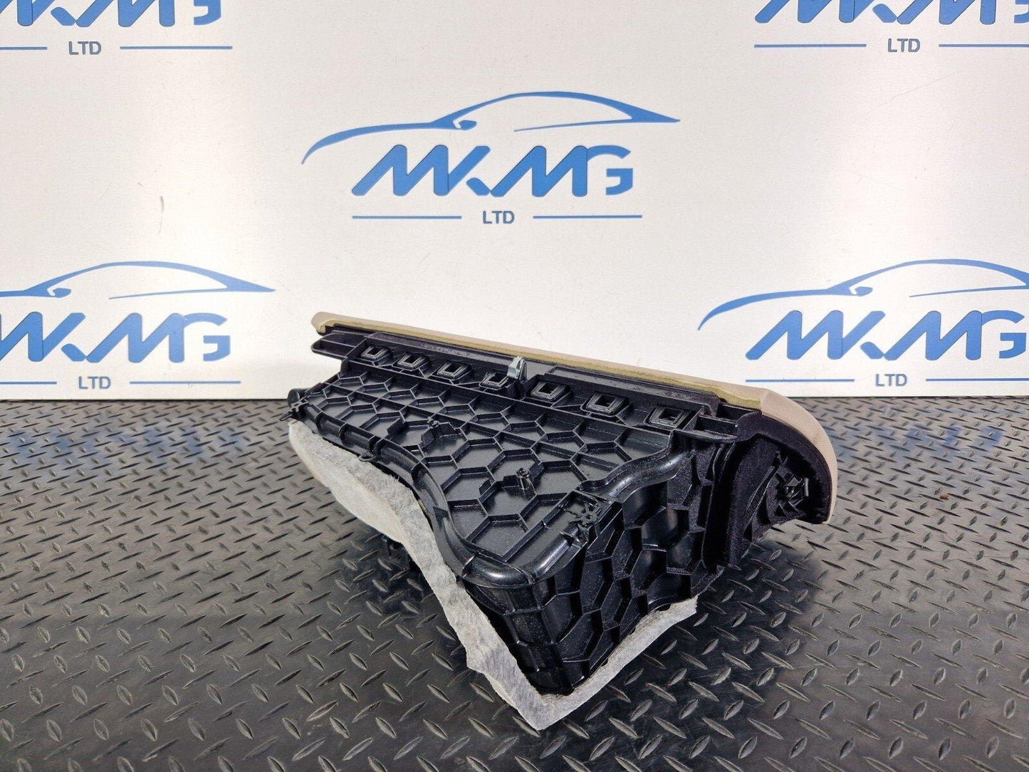 12-18 BMW 3 SERIES F30 F31 GENUINE GLOVE BOX IN BEIGE COLOUR 9227250