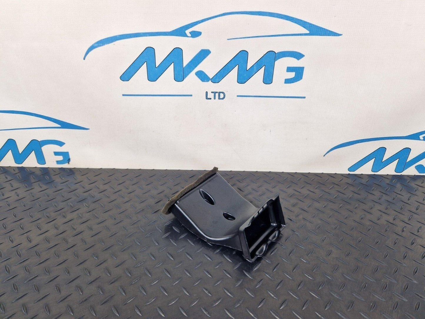12-17 AUDI S5 CONVERTIBLE REAR CENTRE CONSOLE AIR VENT DUCT PIPE 8K0857042