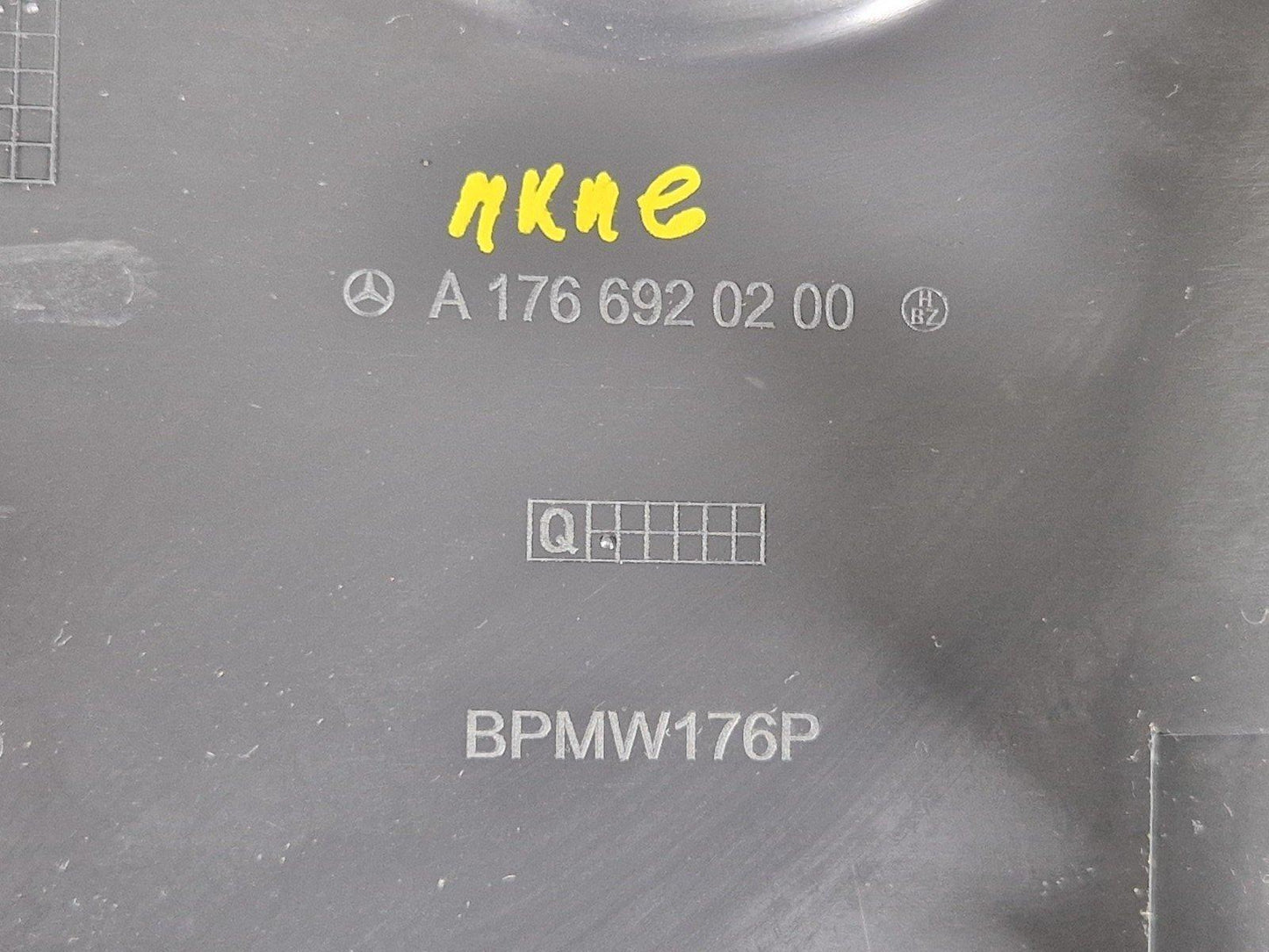 12-18 MERCEDES BENZ W176 GENUINE DRIVER SIDE LOWER B-PILLAR TRIM A1766920200