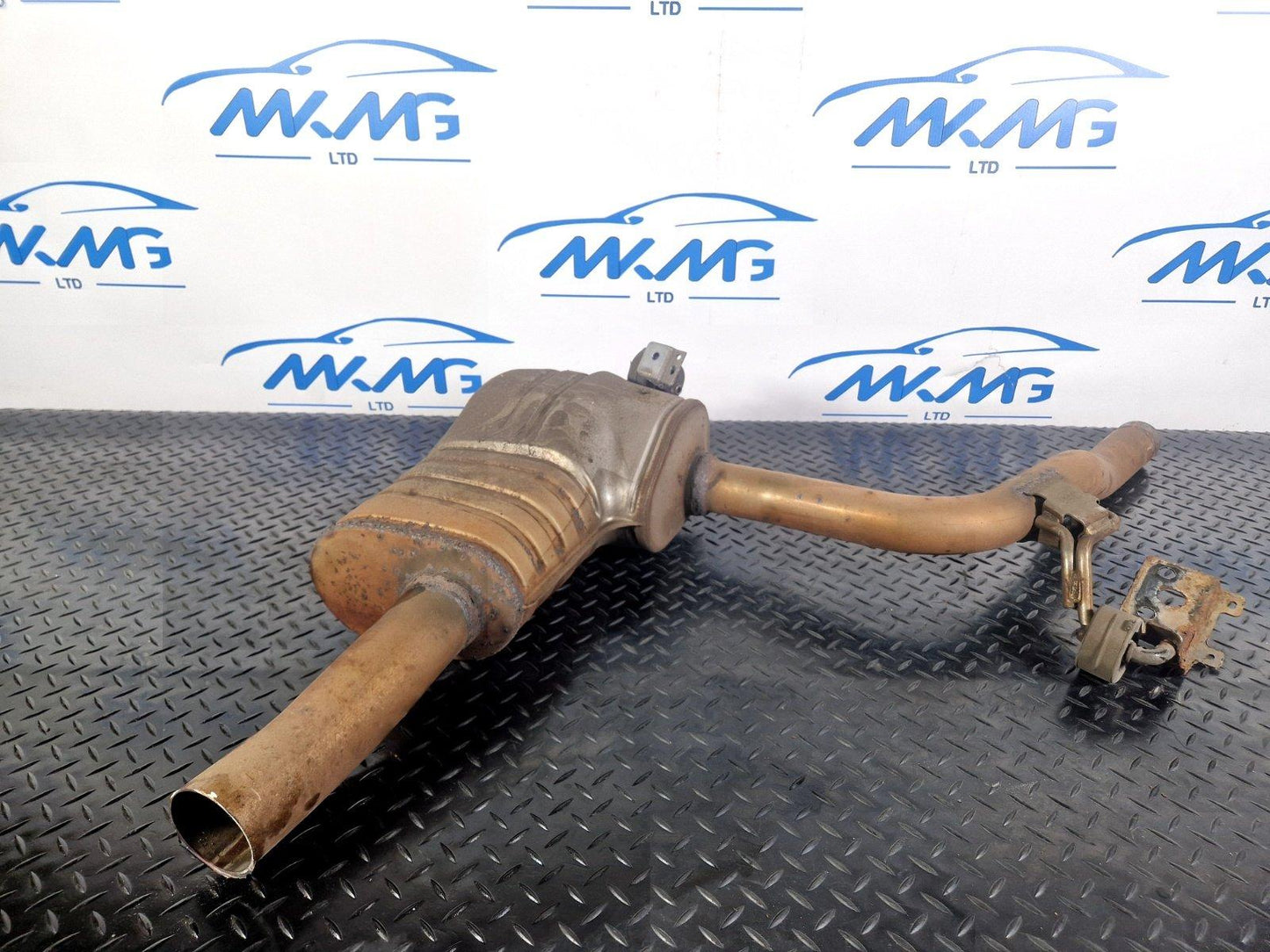 16-19 AUDI A4 B9 GENUINE EXHAUST BACKBOX SILENCER 8W0253411D 8W0119C