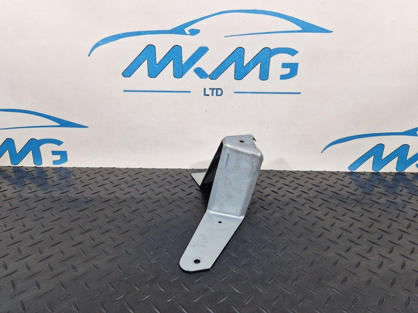 MERCEDES BENZ VITO W447 OEM REAR RIGHT SIDE WALL TRIM BRACKET HOLDER A4476920414