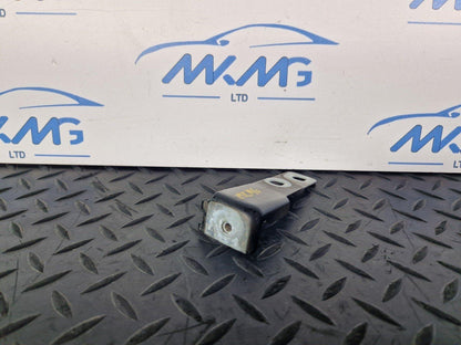 16-19 AUDI A4 B9 GENUINE OEM FRONT RIGHT DRIVER SIDE WING BRACKET 8W0821434B