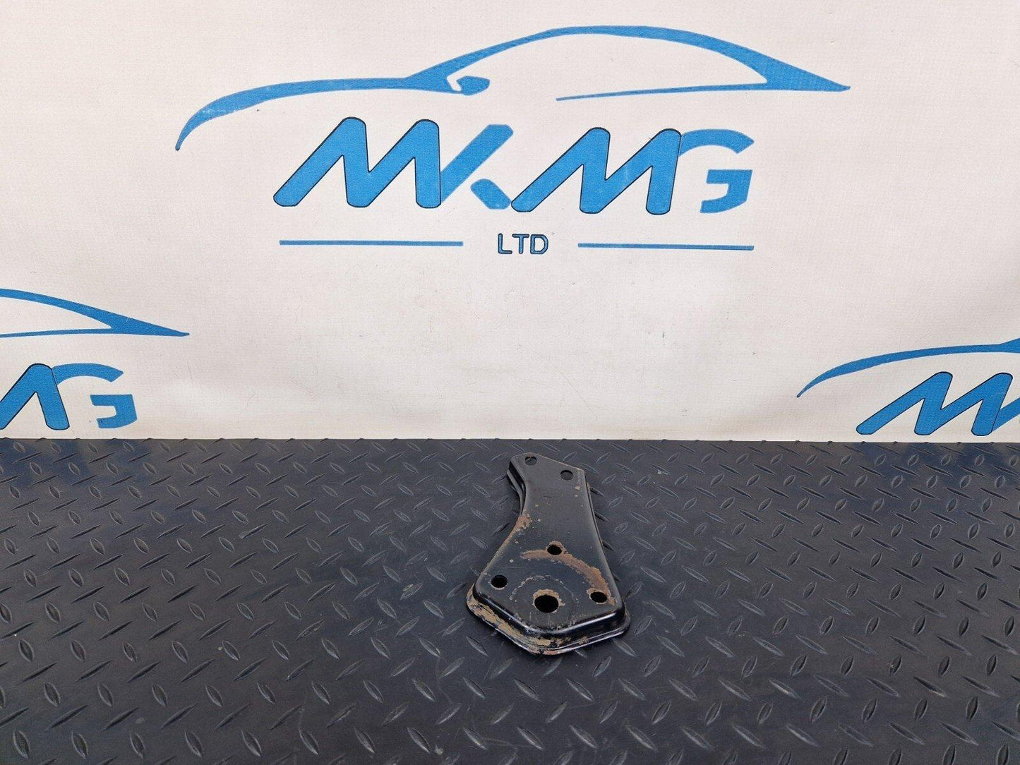 14-21 MERCEDES BENZ C200d W205 REAR AXLE SUBFRAME LEFT STOP PLATE A2053520700
