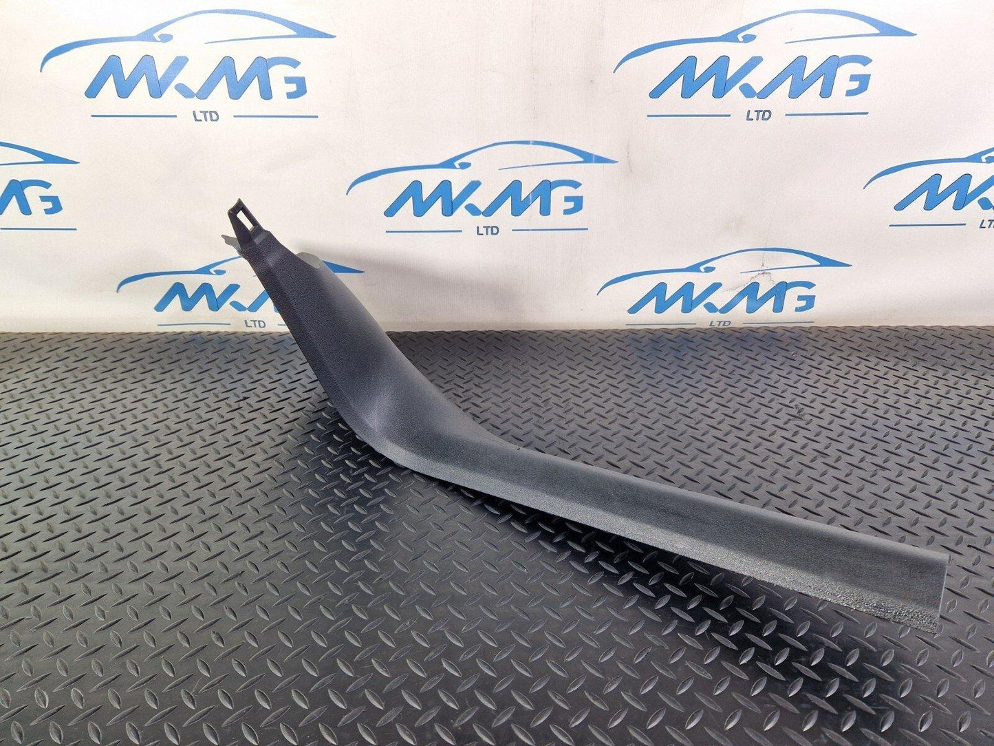 16-19 AUDI A4 AVANT B9 S-LINE LEFT SIDE FRONT LOWER A PILLAR SILL TRIM 8W2867271