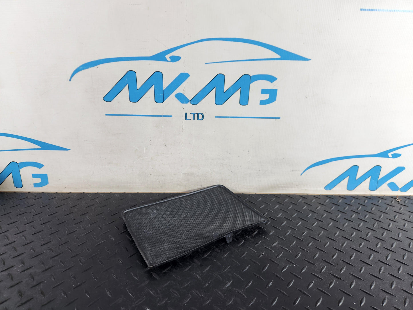Volkswagen Touareg 7P Centre Console Storage Compartment 7P6862145