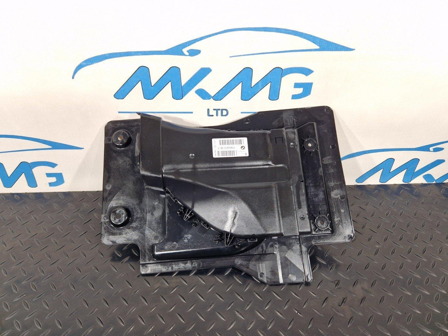 11-18 BMW 6 SERIES F06 REAR INTERIOR AIR DUCT 9242212