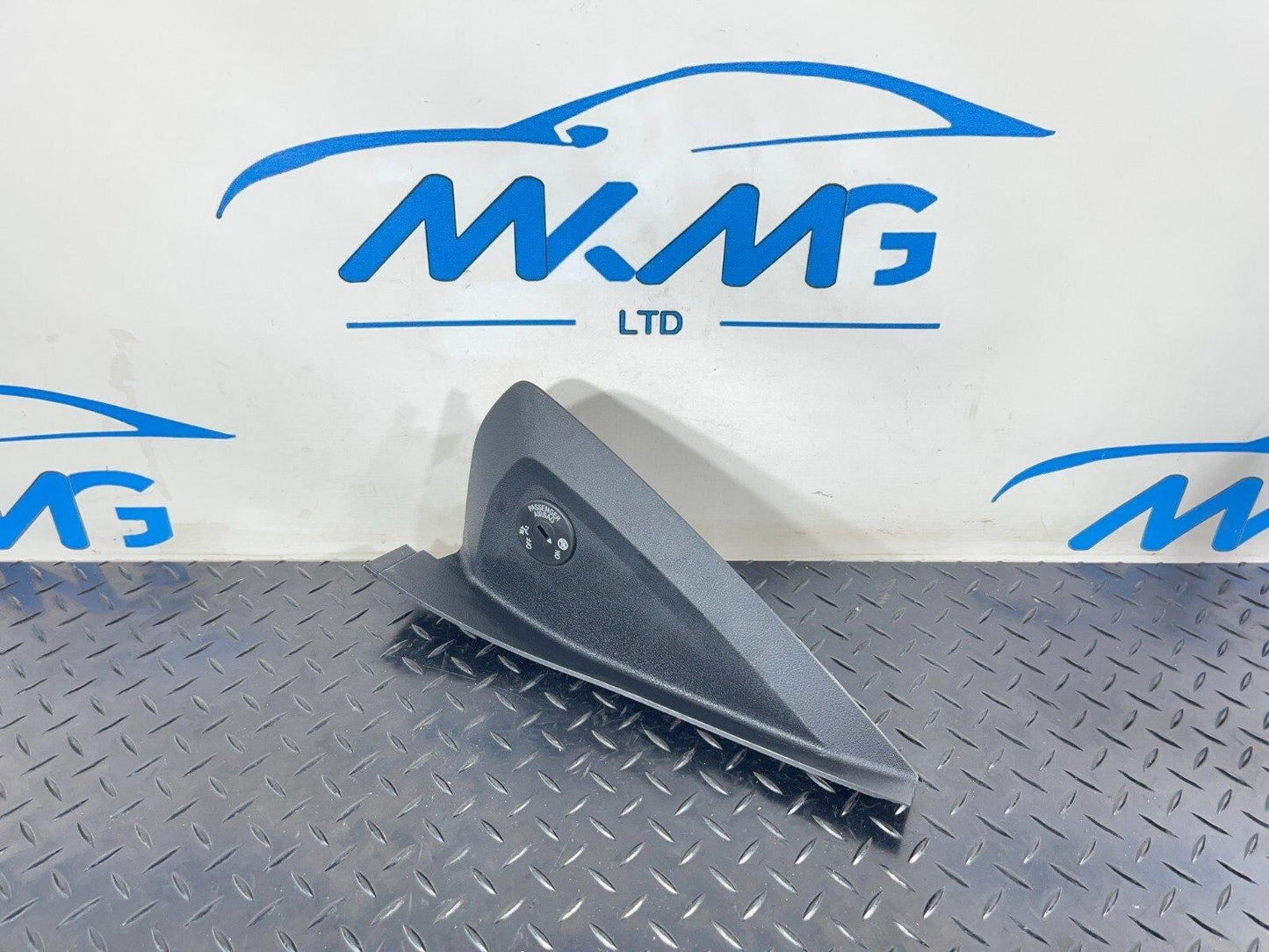 BMW 2 SERIES F44 DASHBOARD SIDE COVER TRIM PASSENGER SIDE 6994117