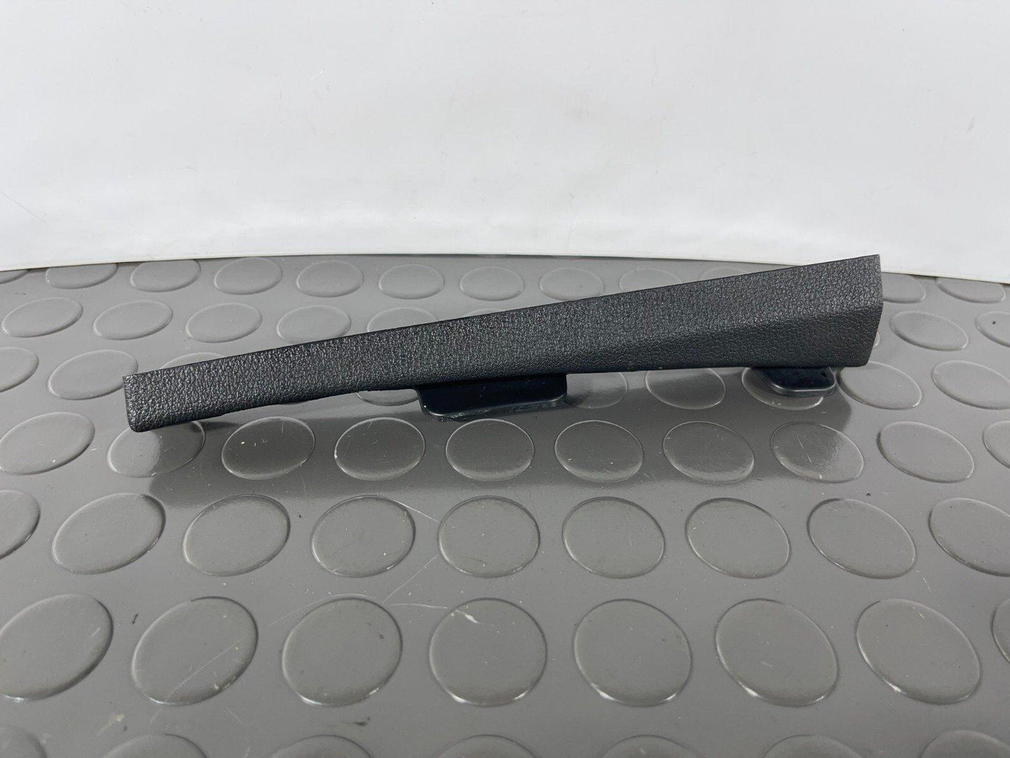 16-19 AUDI A4 B9 SALOON GENUINE RIGHT DRIVER SIDE A PILLAR BRACKET 8W0868204