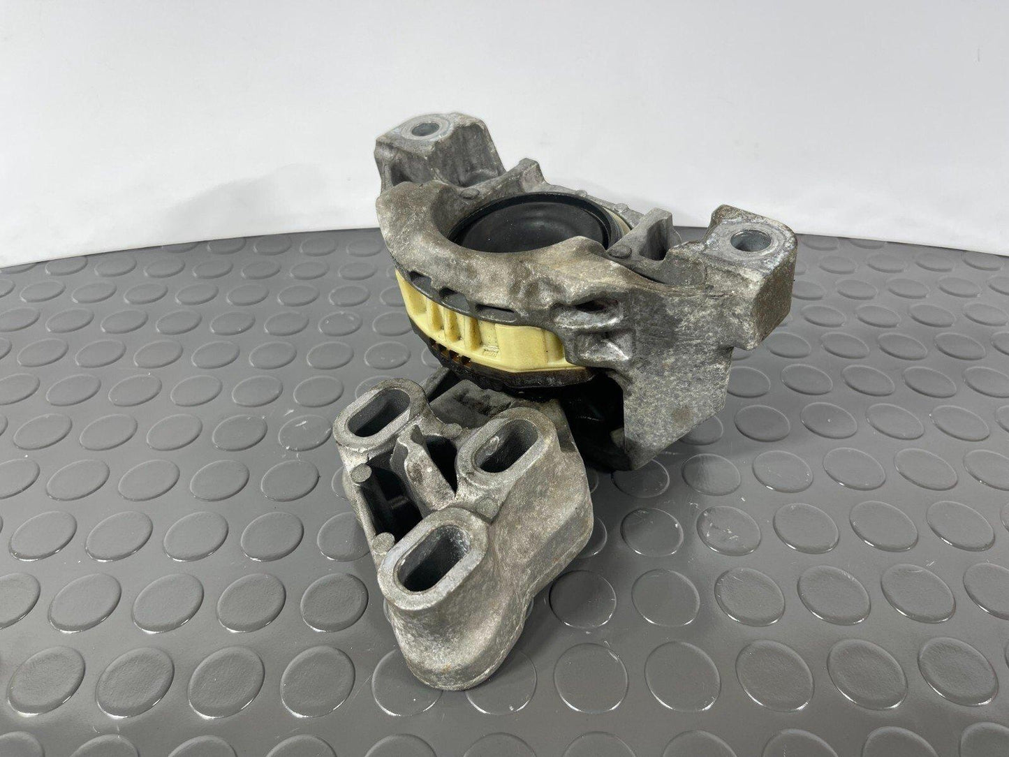 12-18 MERCEDES A B-CLASS W176 W246 LEFT ENGINE MOUNT A2462400217