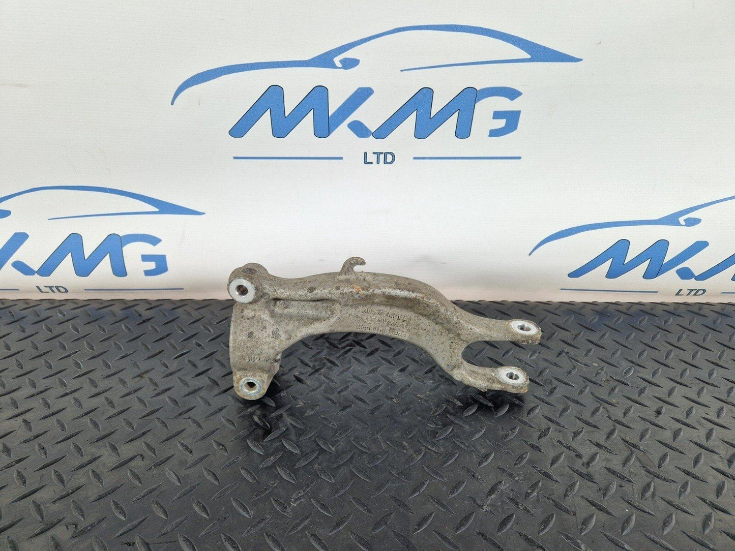 16-19 AUDI A4 B9 GENUINE FRONT LEFT SIDE N/S SUSPENSION STRUT BRACKET 8W0413037
