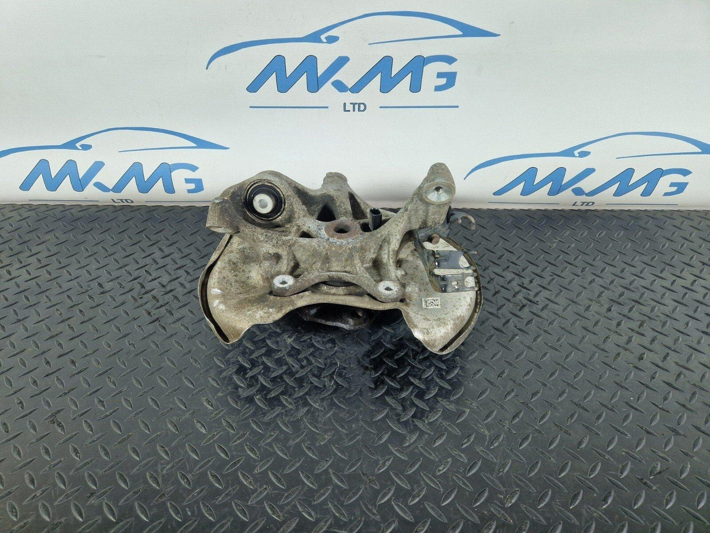 16-19 AUDI A4 B9 GENUINE REAR LEFT WHEEL HUB & BEARING 8W0505431P