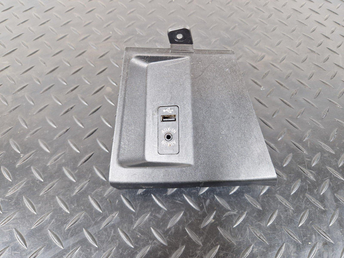 16-22 BMW X1 F48 GENUINE USB AUX SOCKETS PORT OUTLET WITH TRIM COVER 9292742