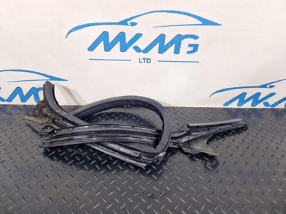 10-18 AUDI A7 4G S-LINE REAR RIGHT DOOR UPPER RUBBER WEATHER SEAL 4G8845696