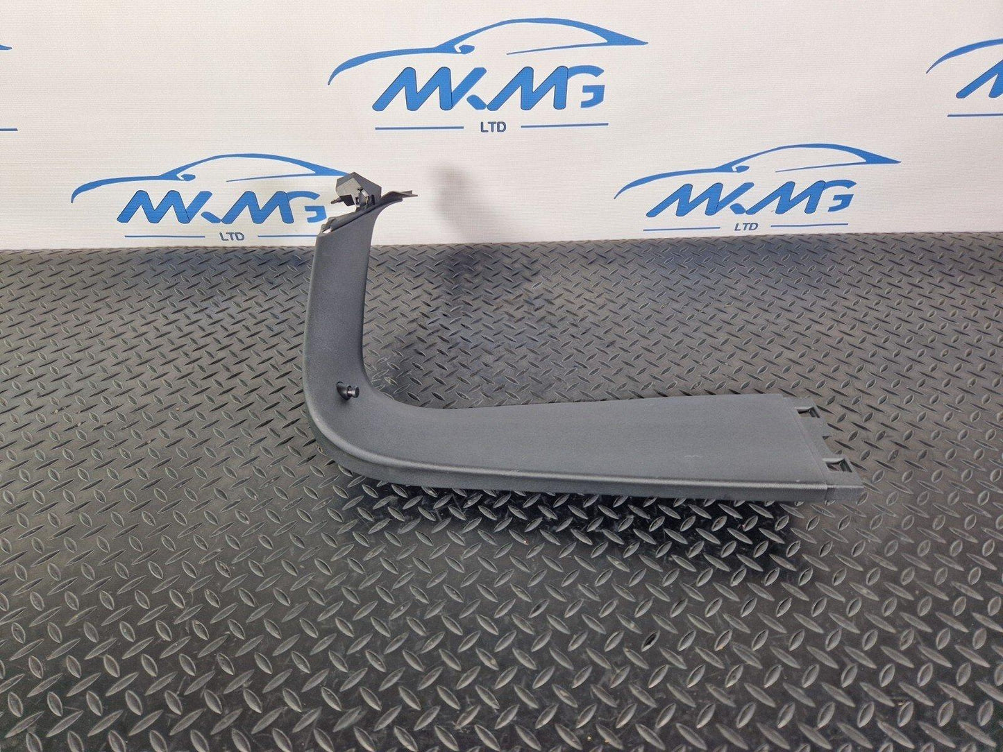 14-20 MERCEDES BENZ GLA 200 X156 TAILGATE COVER TRIM LEFT  A1567401900