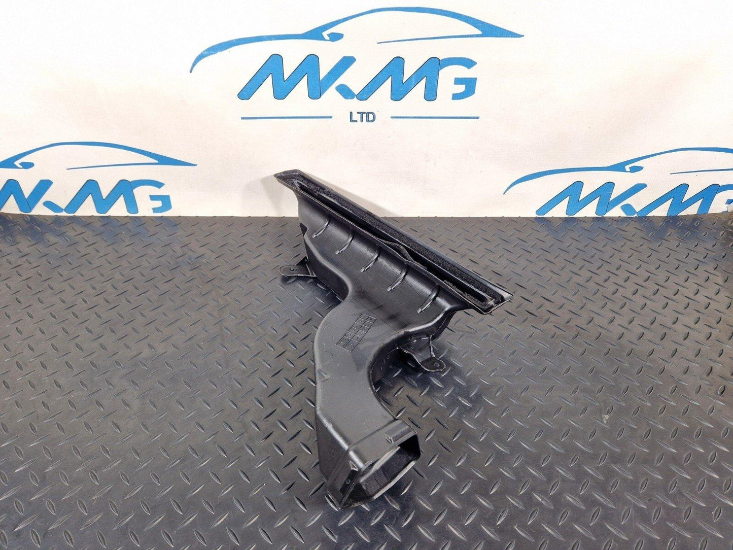 18-ON MERCEDES BENZ SPRINTER  W907 DASHBOARD AIR DUCT A9078304701