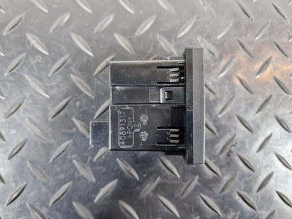 19-ON MERCEDES BENZ B CLASS W247 GENUINE DUAL USB C PORTS SOCKET A2478200301