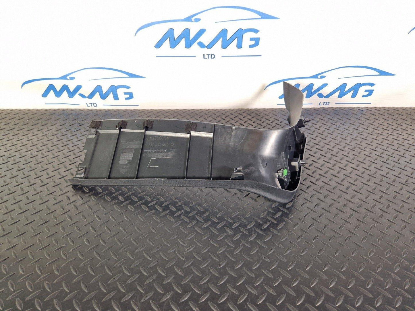 14-19 MERCEDES BENZ GLA X156 TAILGATE COVER TRIM LEFT A1567400171 A1567401900