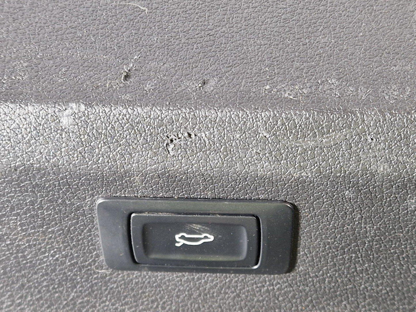 10-15 AUDI Q7 4L DAMAGED REAR BOOT LID TAILGATE INNER COVER TRIM 4L0867973D