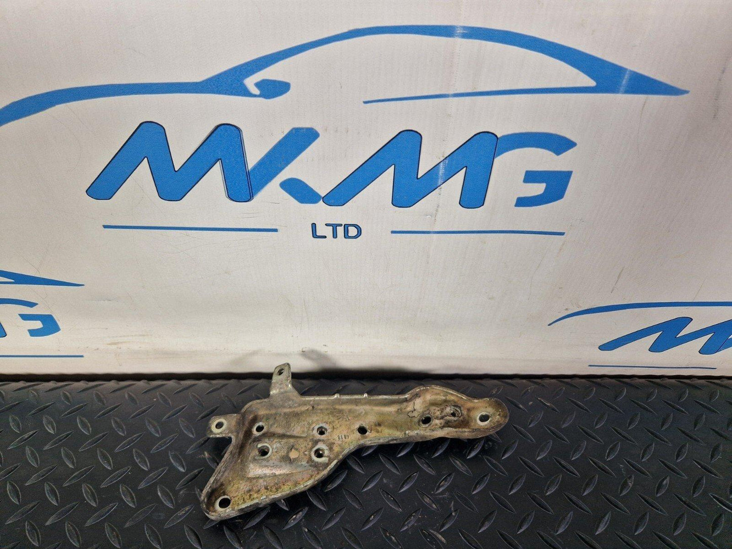 18-ON MERCEDES BENZ SPRINTER W907 OEM VALVE BRACKET A6511400200