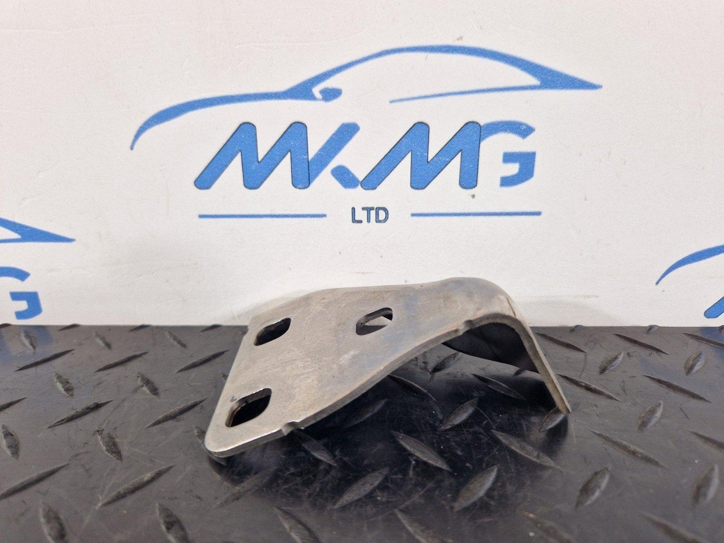 19-ON RANGE ROVER EVOQUE L551 EXHAUST PIPE MOUNTING BRACKET M8D2-5K291-DC