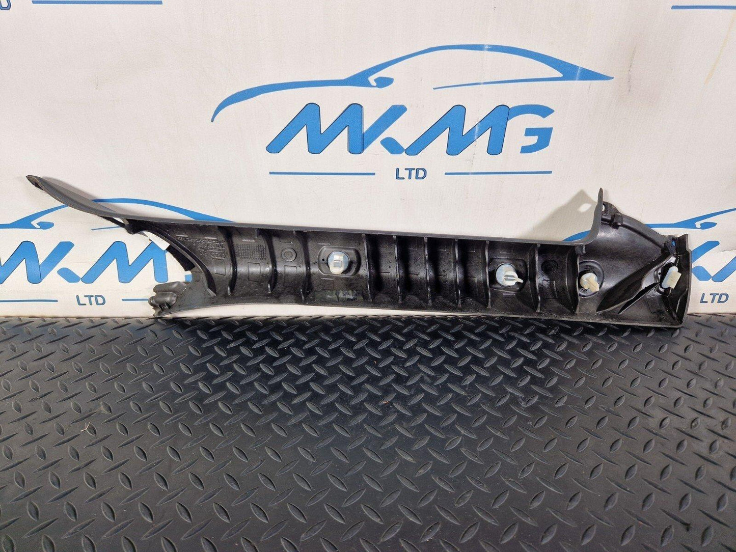 12-17 AUDI S5 CONVERTIBLE PASSENGERS LEFT SIDE A PILLAR TRIM BLACK 8F0867233B