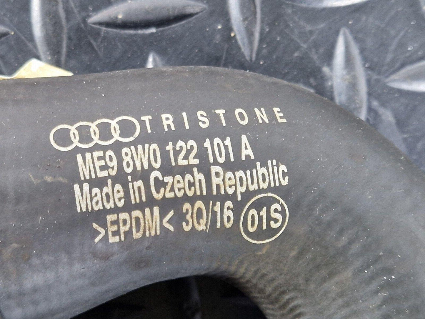 16-19 AUDI A4 AVANT B9 S-LINE GENUINE 3.0TDI CSW WATER COOLANT HOSE 8W0122101A